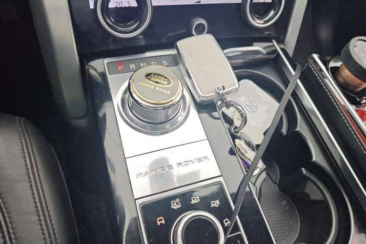 Used Land Rover Range 2015 3.0 SC V6 Vogue SE Long-Wheelbase Edition Gear Lever