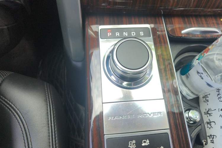 Used Land Rover Range 2015 3.0 SC V6 Vogue Gear Lever