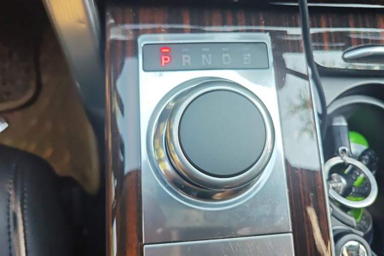 Used Land Rover Range 2015 3.0 SC V6 Vogue SE Long-Wheelbase Edition Gear Lever