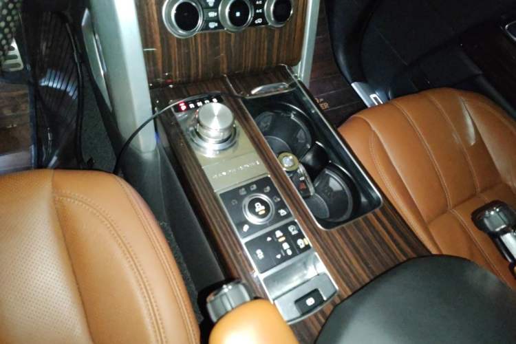 Used Land Rover Range 2015 3.0 SC V6 Vogue SE Long-Wheelbase Edition Gear Lever