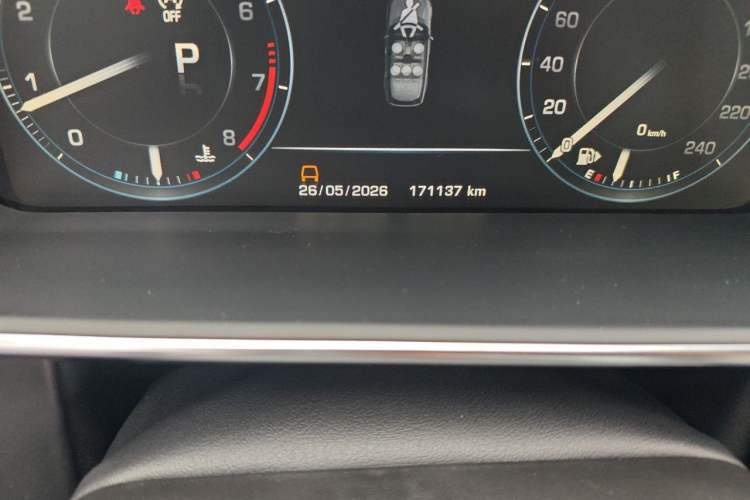Used Land Rover Range 2015 3.0 SC V6 Vogue SE Long-Wheelbase Edition Odometer Close Up