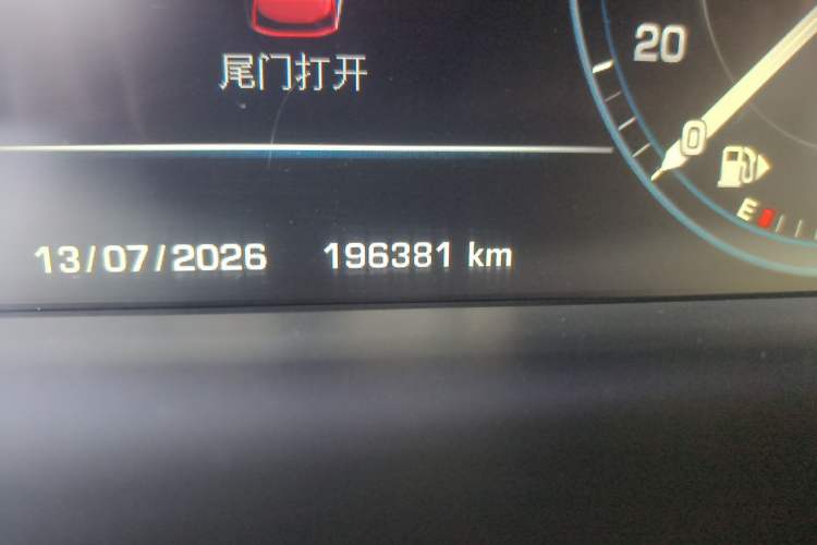 Used Land Rover Range 2015 3.0 SC V6 Vogue Odometer Close Up