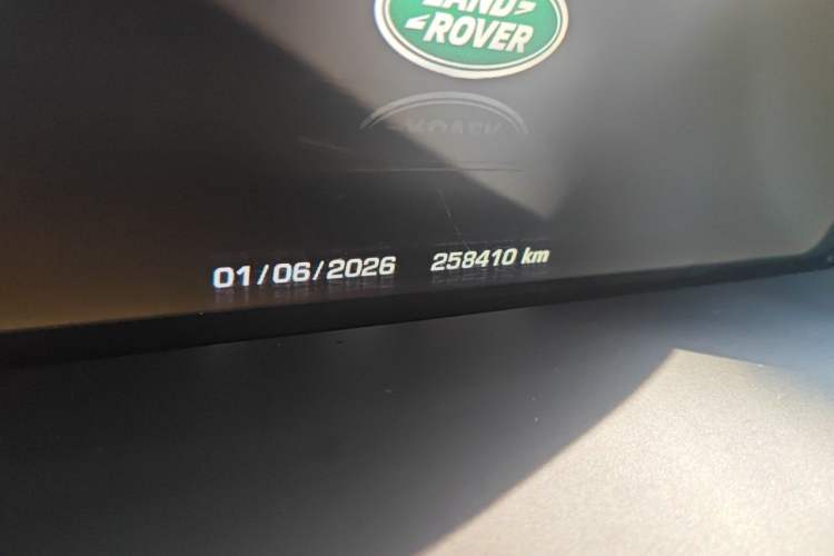 Used Land Rover Range 2015 3.0 SC V6 Vogue SE Long-Wheelbase Edition Odometer Close Up