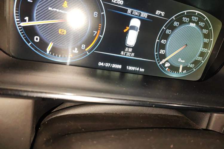 Used Land Rover Range 2015 3.0 SC V6 Vogue SE Long-Wheelbase Edition Odometer Close Up