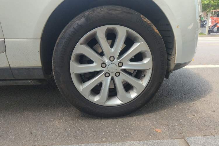 Used Land Rover Range 2015 3.0 SC V6 Vogue Right Front Wheel Hub