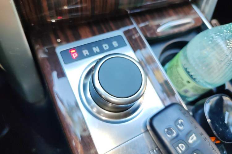 Used Land Rover Range 2015 3.0 SC V6 Vogue SE Long-Wheelbase Edition Gear Lever
