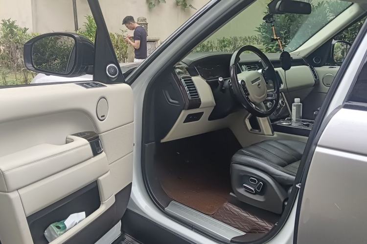 Used Land Rover Range 2015 3.0 SC V6 Vogue Driver Seat