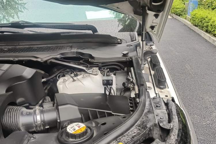 Used Land Rover Range 2015 3.0 SC V6 Vogue Engine Bay Left