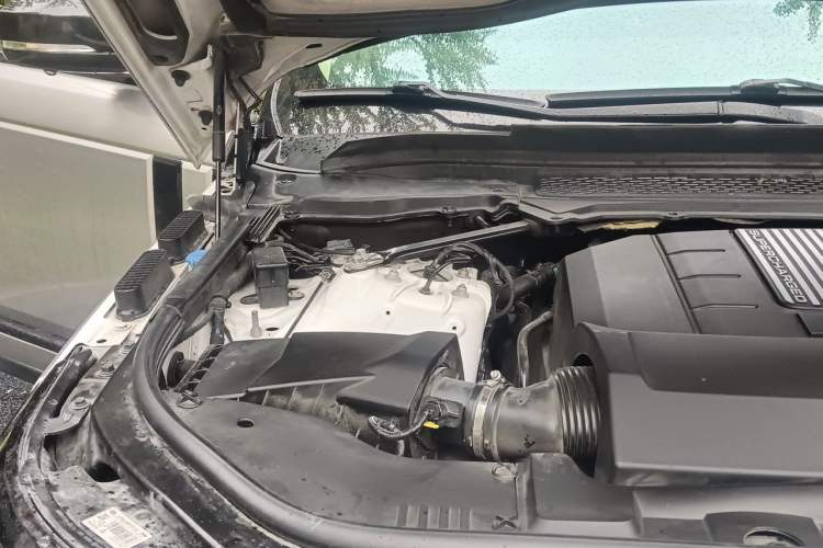 Used Land Rover Range 2015 3.0 SC V6 Vogue Engine Bay Right