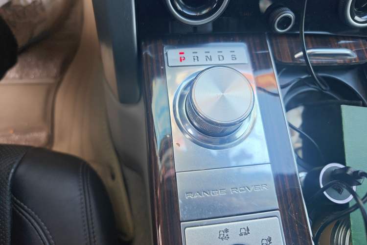 Used Land Rover Range 2015 3.0 SC V6 Vogue SE Long-Wheelbase Edition Gear Lever