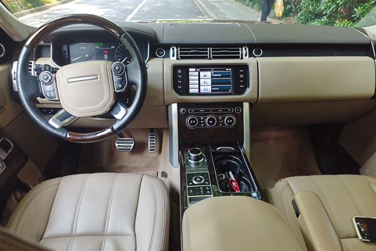 Used Land Rover Range 2015 3.0 SC V6 Vogue Center Console