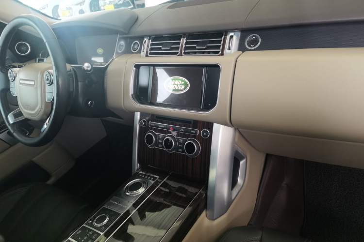 Used Land Rover Range 2015 3.0 SC V6 Vogue Audio And AC Panel
