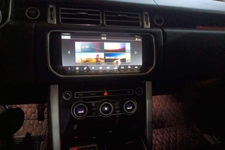Used Land Rover Range 2015 3.0 TDV6 Vogue Audio And AC Panel