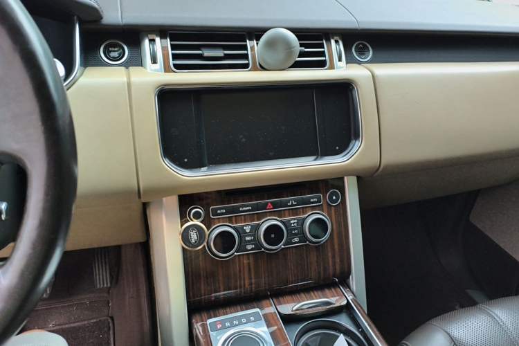 Used Land Rover Range 2015 3.0 SC V6 Vogue Audio And AC Panel