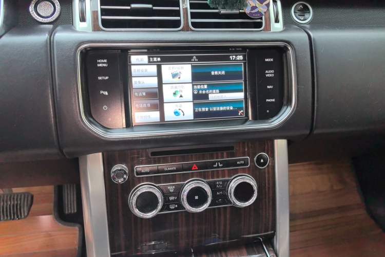 Used Land Rover Range 2015 3.0 TDV6 Vogue Audio And AC Panel