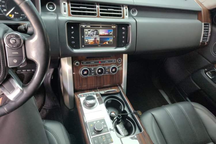 Used Land Rover Range 2015 3.0 SC V6 Vogue Audio And AC Panel