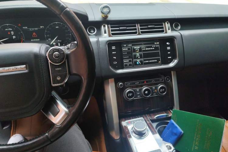 Used Land Rover Range 2015 3.0 SC V6 Vogue SE Long-Wheelbase Edition Audio And AC Panel