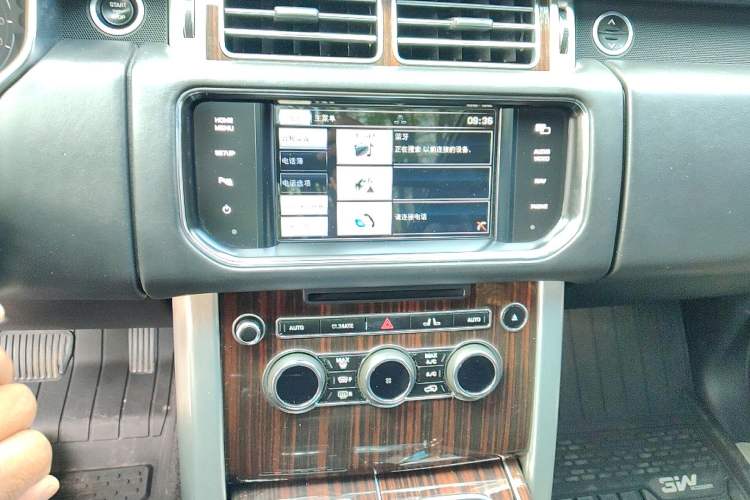 Used Land Rover Range 2015 3.0 SC V6 Vogue Audio And AC Panel