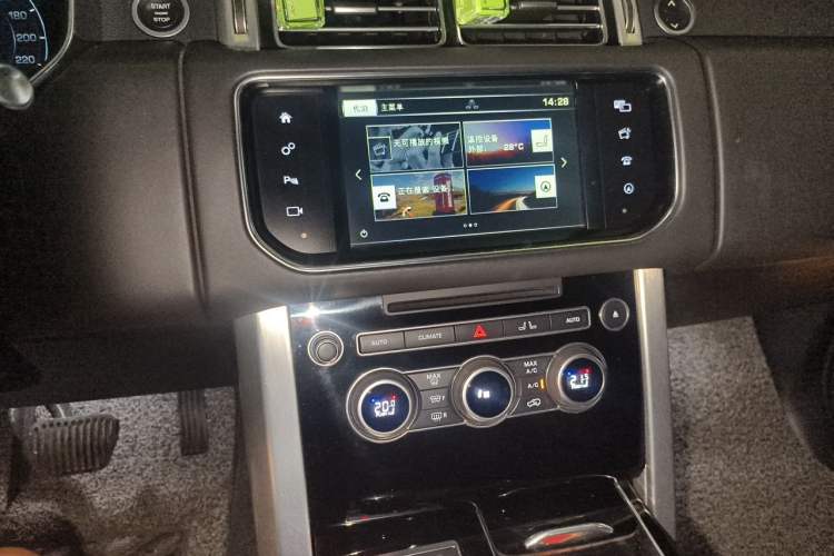 Used Land Rover Range 2015 3.0 SC V6 Vogue Audio And AC Panel