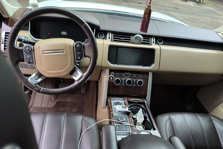 Used Land Rover Range 2015 3.0 SC V6 Vogue Center Console