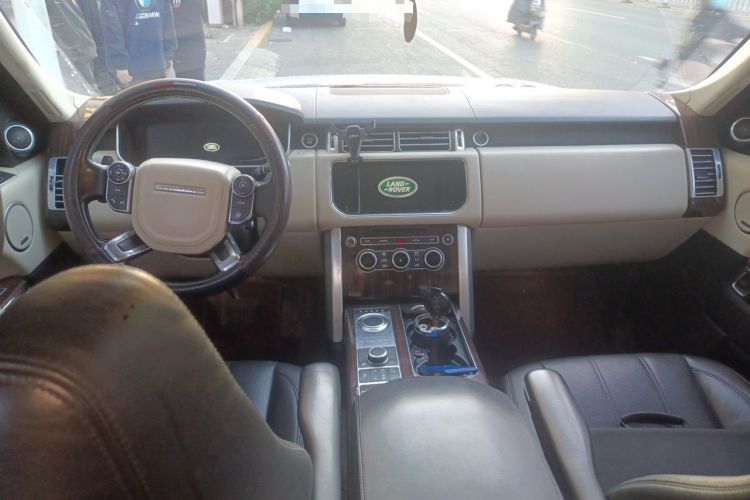 Used Land Rover Range 2015 3.0 SC V6 Vogue Center Console