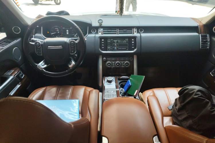 Used Land Rover Range 2015 3.0 SC V6 Vogue SE Long-Wheelbase Edition Center Console