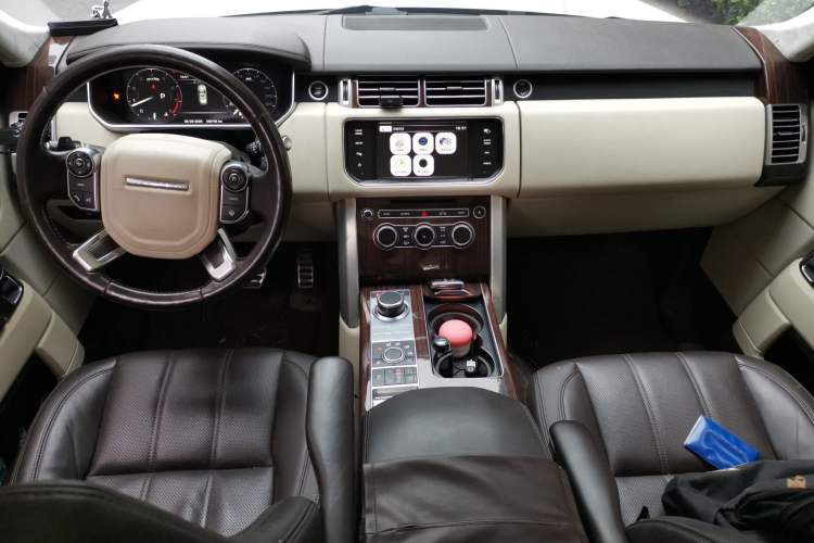 Used Land Rover Range 2015 3.0 SC V6 Vogue Center Console