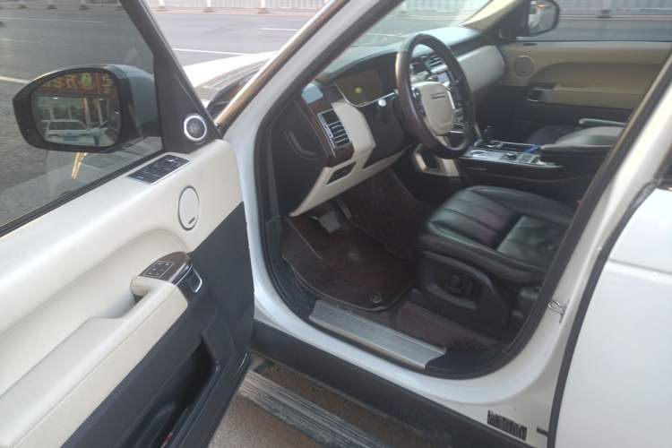 Used Land Rover Range 2015 3.0 SC V6 Vogue Driver Seat