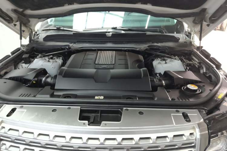 Used Land Rover Range 2015 3.0 SC V6 Vogue Engine Bay