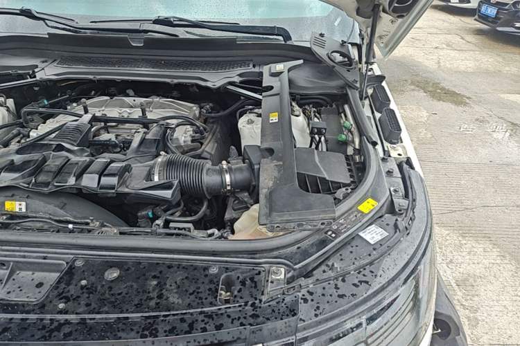 Used Land Rover Range  Engine Bay Left