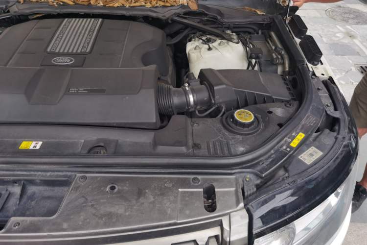 Used Land Rover Range  Engine Bay Left