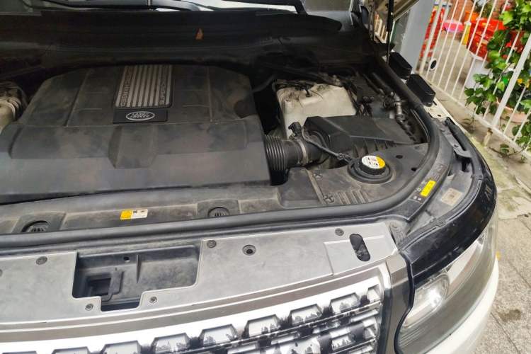 Used Land Rover Range 2015 3.0 SC V6 Vogue SE Long-Wheelbase Edition Engine Bay Left