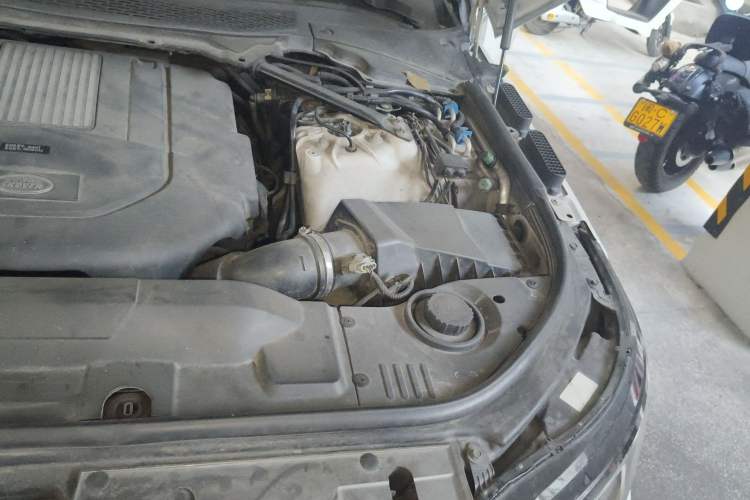 Used Land Rover Range 2015 3.0 TDV6 Vogue Engine Bay Left