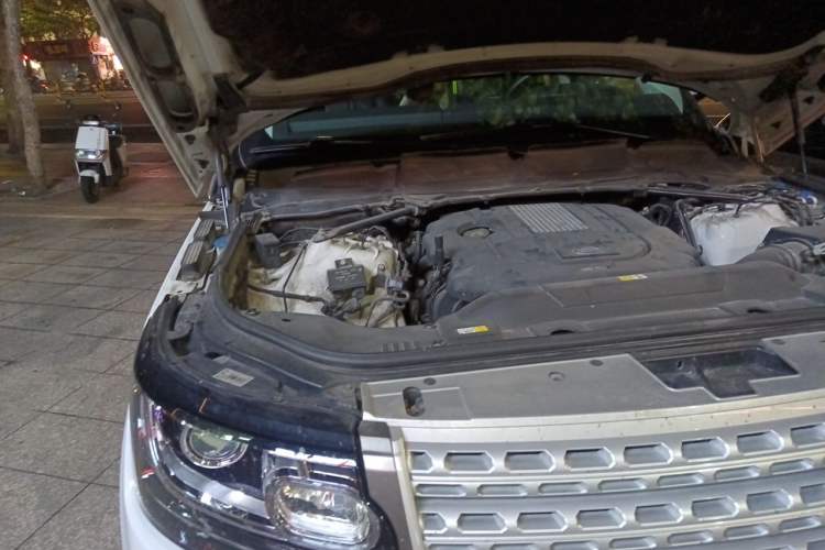 Used Land Rover Range 2015 3.0 TDV6 Vogue Engine Bay Right