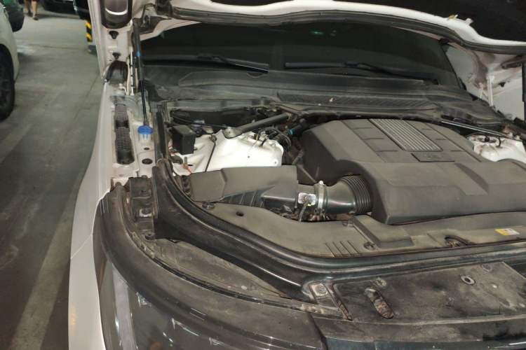 Used Land Rover Range 2015 3.0 SC V6 Vogue SE Long-Wheelbase Edition Engine Bay Right