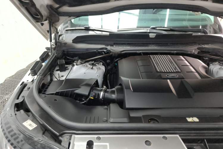 Used Land Rover Range 2015 3.0 SC V6 Vogue Engine Bay Right
