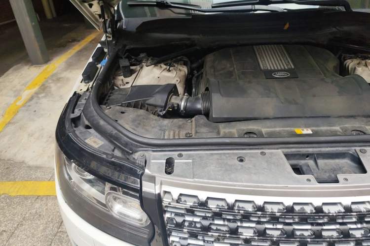 Used Land Rover Range 2015 3.0 SC V6 Vogue SE Long-Wheelbase Edition Engine Bay Right