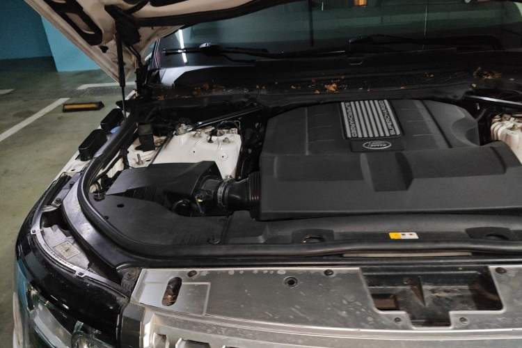 Used Land Rover Range 2015 3.0 SC V6 Vogue SE Long-Wheelbase Edition Engine Bay Right