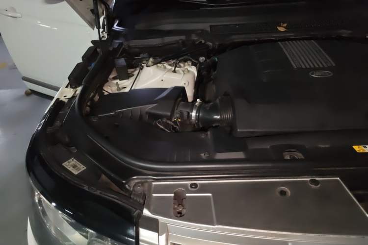 Used Land Rover Range 2015 3.0 SC V6 Vogue Engine Bay Right