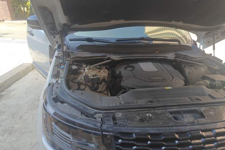Used Land Rover Range 2015 3.0 TDV6 Vogue Engine Bay Right