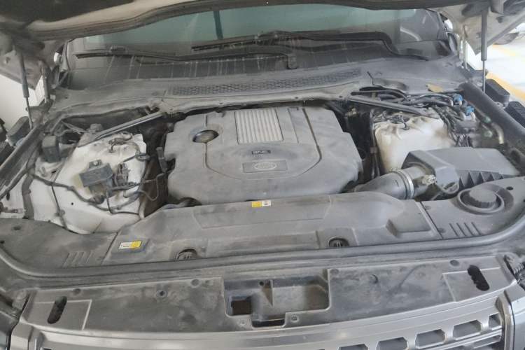 Used Land Rover Range 2015 3.0 TDV6 Vogue Engine Bay