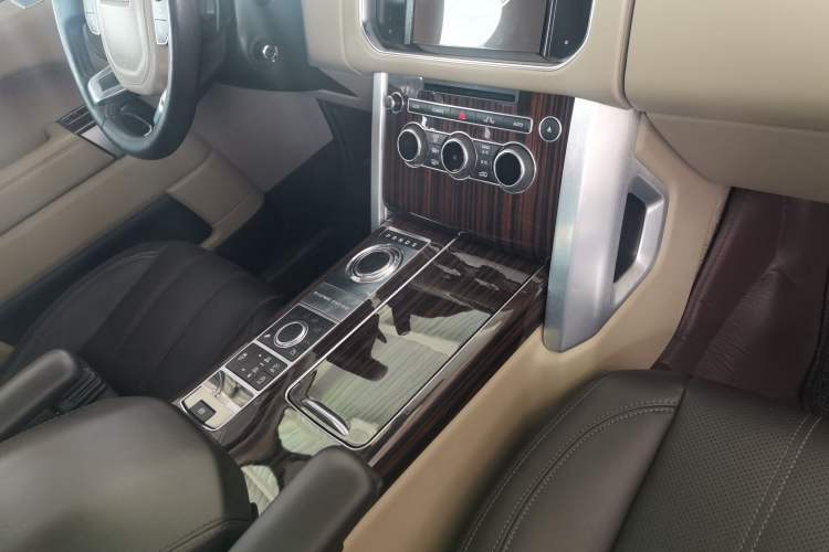 Used Land Rover Range 2015 3.0 SC V6 Vogue Gear Lever