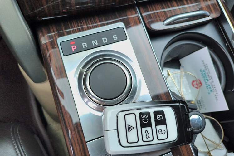 Used Land Rover Range 2015 3.0 SC V6 Vogue Gear Lever