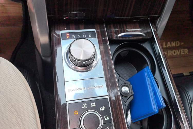 Used Land Rover Range 2015 3.0 TDV6 Vogue Gear Lever