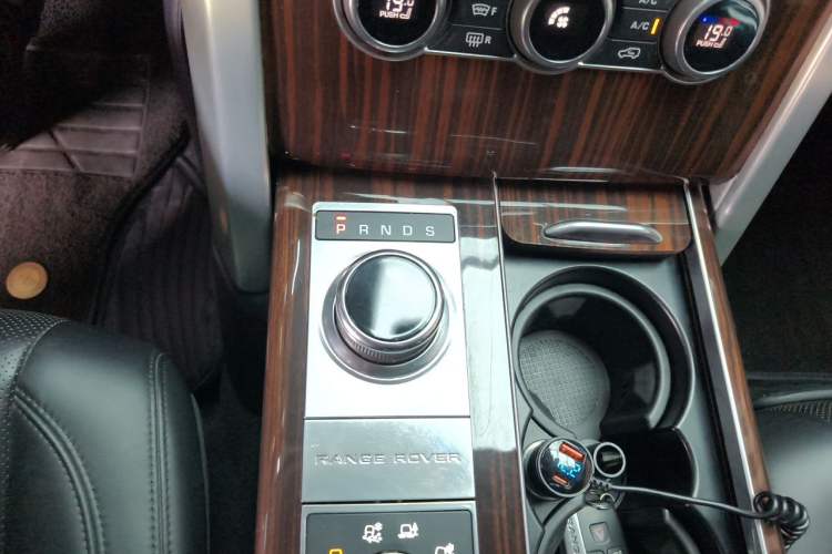 Used Land Rover Range 2015 3.0 SC V6 Vogue Gear Lever