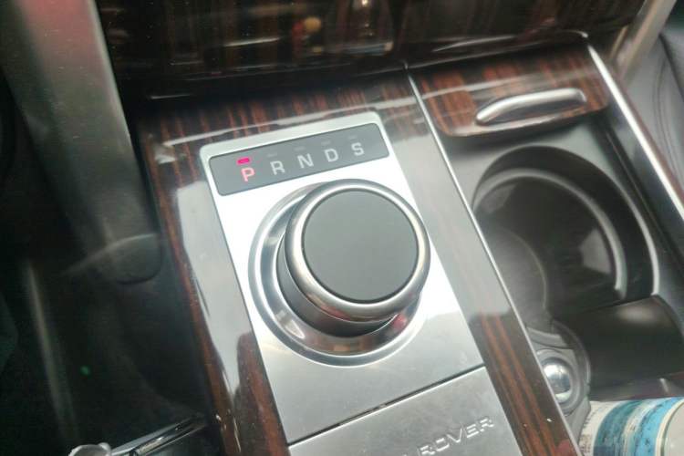 Used Land Rover Range 2015 3.0 SC V6 Vogue Gear Lever