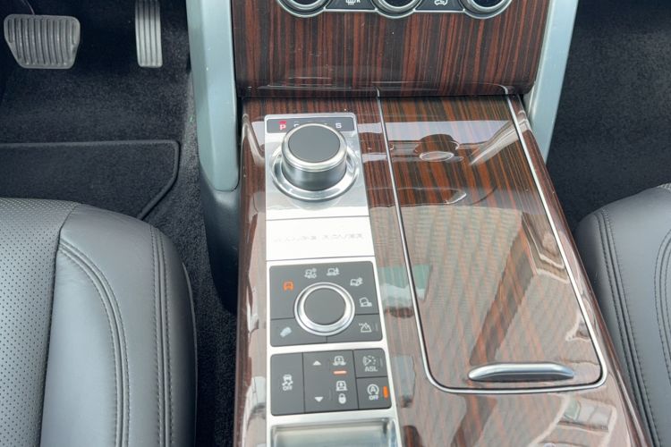 Used Land Rover Range 2015 3.0 SC V6 Vogue Gear Lever