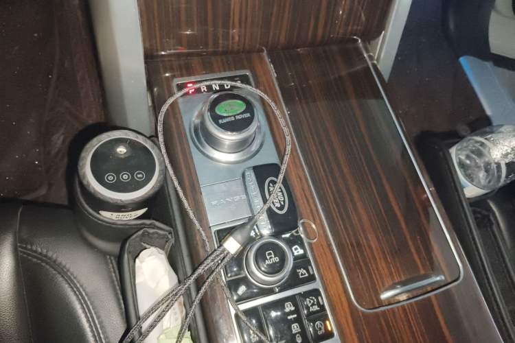 Used Land Rover Range 2015 3.0 TDV6 Vogue Gear Lever
