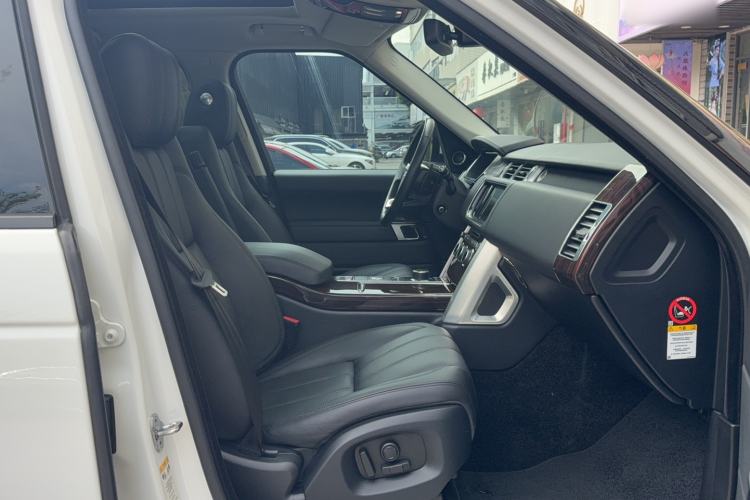 Used Land Rover Range 2015 3.0 SC V6 Vogue Interior 11