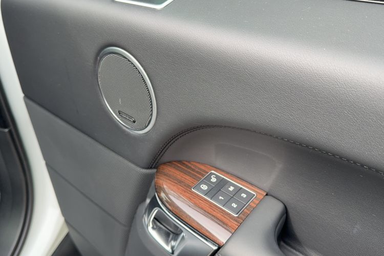 Used Land Rover Range 2015 3.0 SC V6 Vogue Interior 14